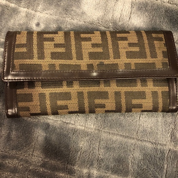 Vintage Fendi wallet - Picture 2 of 8
